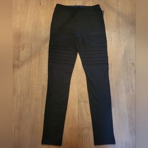 Girls black leggings with stylish pleats